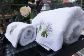 Big embroidered towel 70x120cm